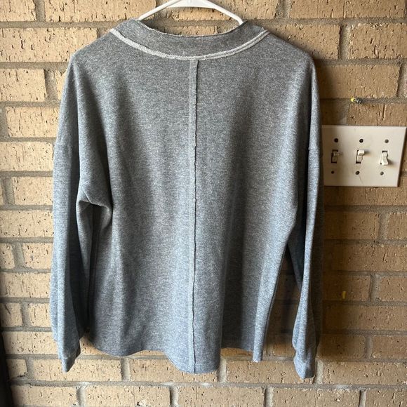 La Miel Women’s V-Neck Button Detail Size Small Shirt Gray Long Sleeve Casual - Picture 9 of 10